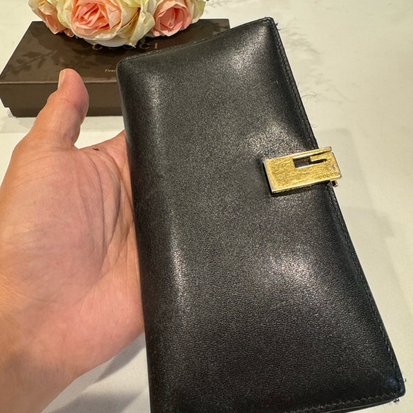 Authentic Gucci bifold wallet - Picture 11 of 14